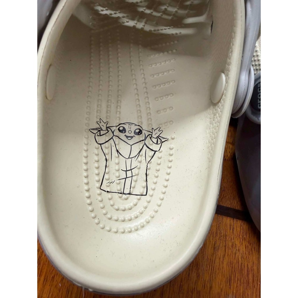 Crocs Star Wars The Mandalorian Grogu Baby Yoda Clogs Bone Grey Mens 5 Womens 7 - Picture 7 of 11